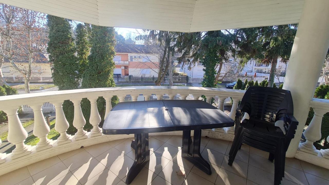 Yellow Sun 2 Apartman Шиофок Экстерьер фото
